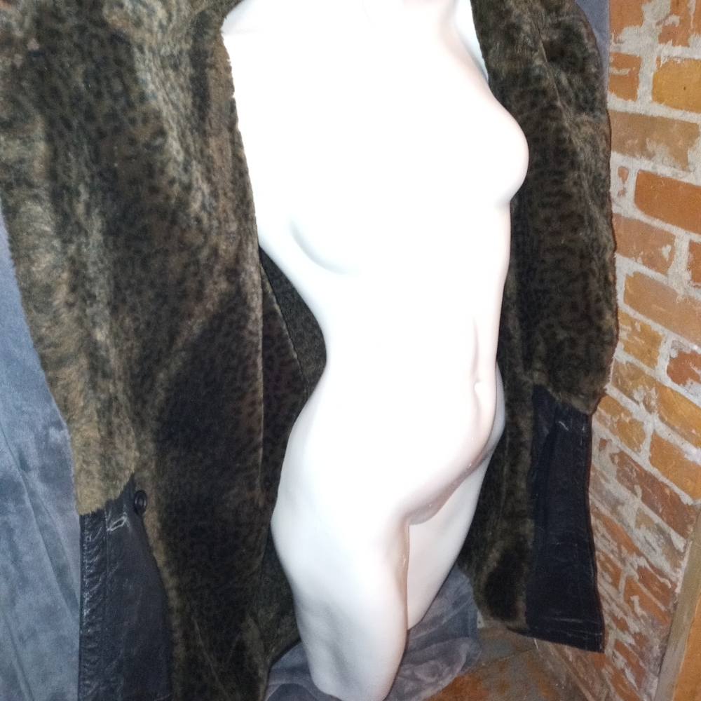 Leather jacket - Picture 10 of 16